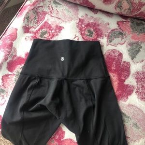 Size 4 lululemon cropped leggings